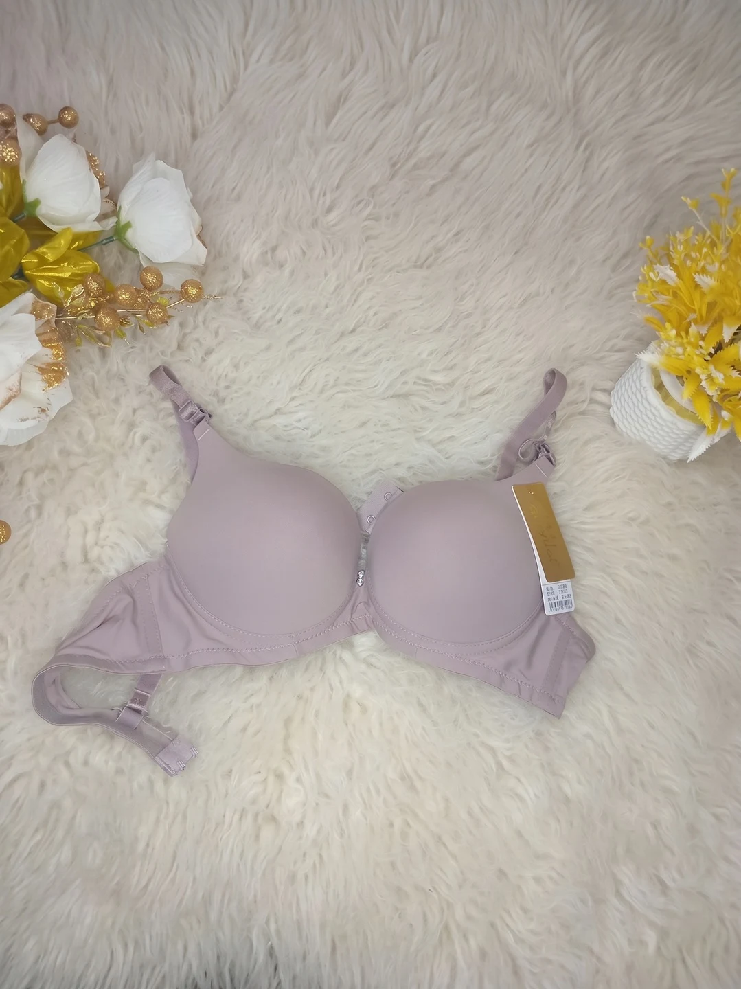 xelxia-dove-grey-silicon-push-up-bra-flatlay Flat lay of the Xelxia Dove Grey smooth cup push up bra.